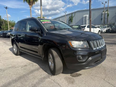 Used 2014 Jeep Compass Latitude FWD image 3