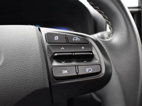 Used 2025 Hyundai Venue SEL image 24