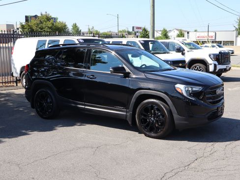 Used 2019 GMC Terrain SLE w/ Driver Convenience Package AWD/4WD image 2