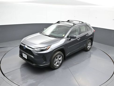 Used 2024 Toyota RAV4 LE AWD/4WD image 33