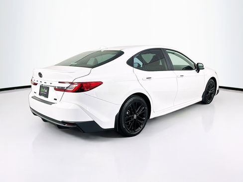 Used 2025 Toyota Camry SE FWD image 9
