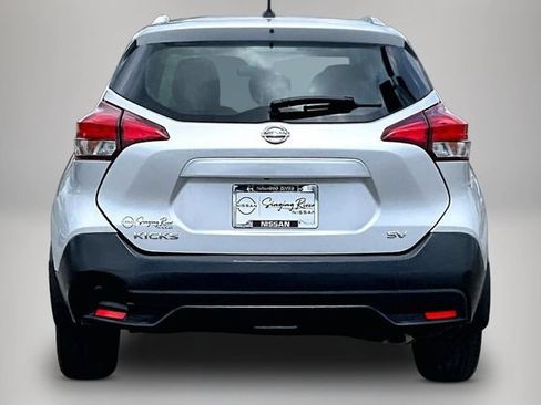Used 2018 Nissan Kicks SV FWD image 6