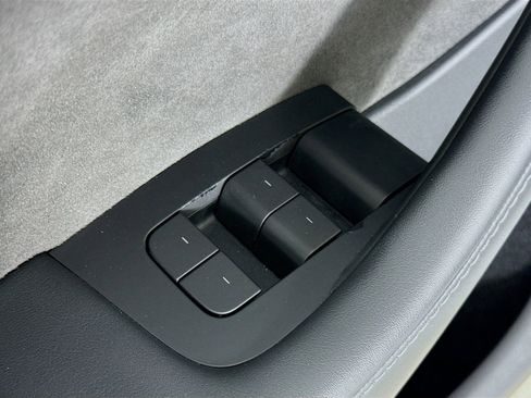 Used 2022 Tesla Model Y Performance image 17