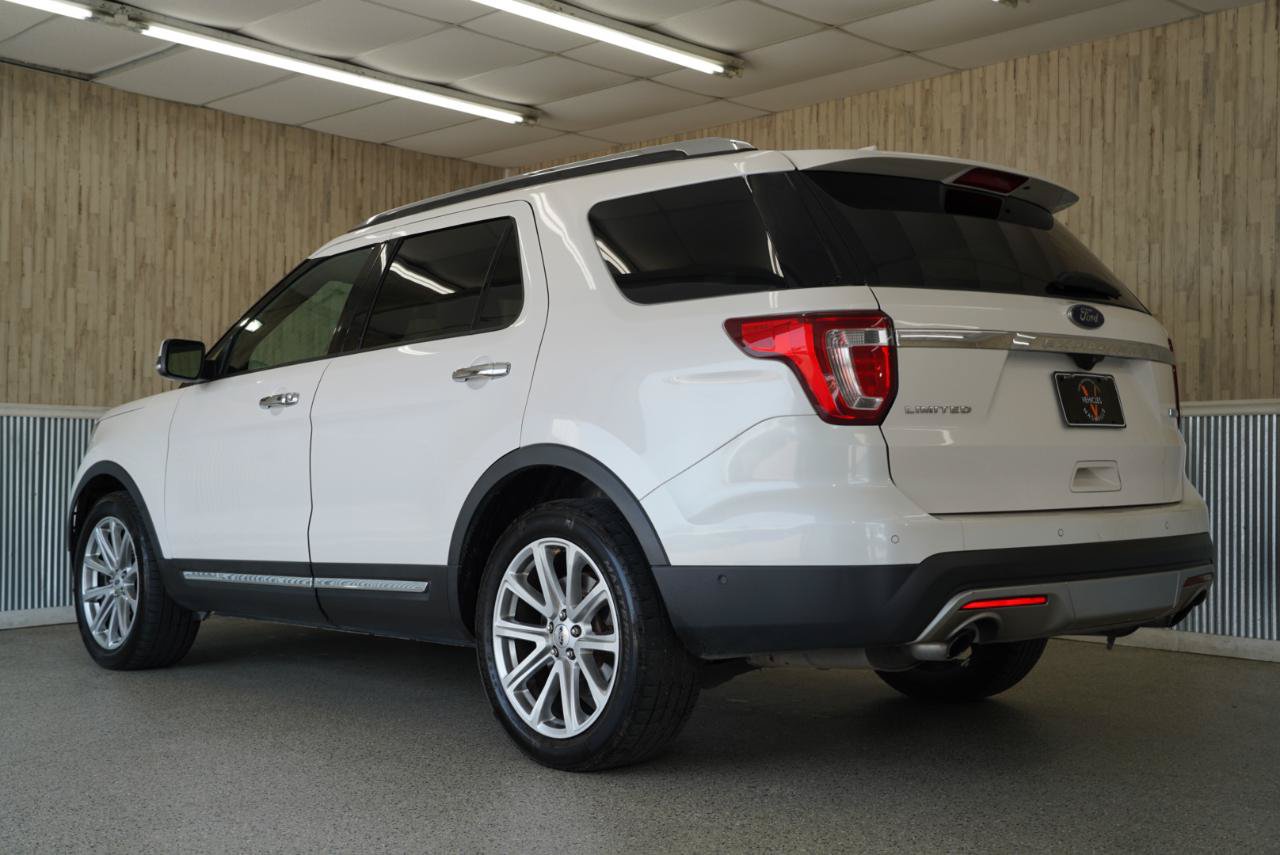 Used 2017 Ford Explorer Limited w/ Equipment Group 301A FWD image 7