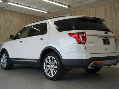Used 2017 Ford Explorer Limited w/ Equipment Group 301A FWD image 7