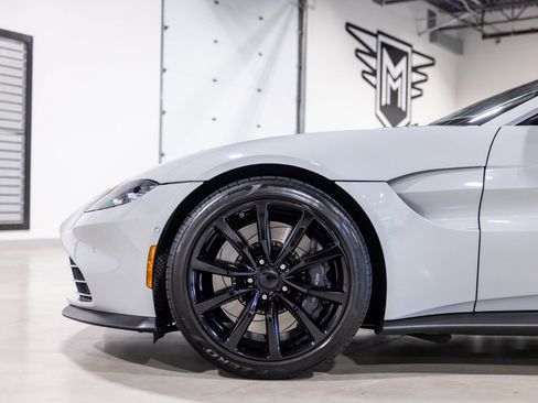 Used 2023 Aston Martin V8 Vantage Coupe RWD image 17