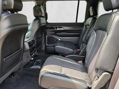 Used 2024 Jeep Wagoneer Series III AWD/4WD image 18
