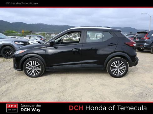 Used 2021 Nissan Kicks SV image 4