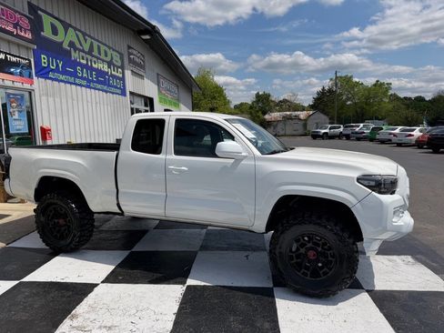 Used 2021 Toyota Tacoma SR image 4