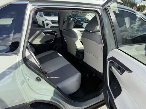 Used 2022 Toyota RAV4 XLE Premium image 12