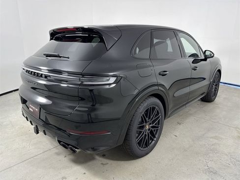 New 2026 Porsche Cayenne GTS image 7