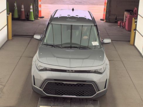 Used 2025 Kia Soul LX w/ LX Technology Package image 2