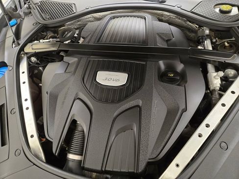 Used 2020 Porsche Panamera 4 w/ Sportdesign Package image 30