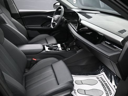 Used 2025 Audi Q6 e-tron Premium Plus w/ Premium Plus AWD/4WD image 30