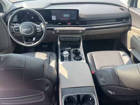 Used 2025 Kia Carnival SX image 40