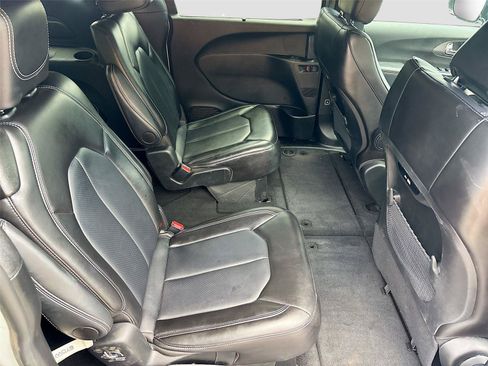 Used 2025 Chrysler Pacifica Select FWD image 28