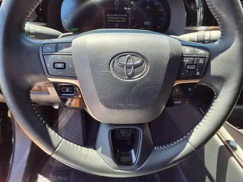 Used 2025 Toyota Crown Signia AWD/4WD image 15