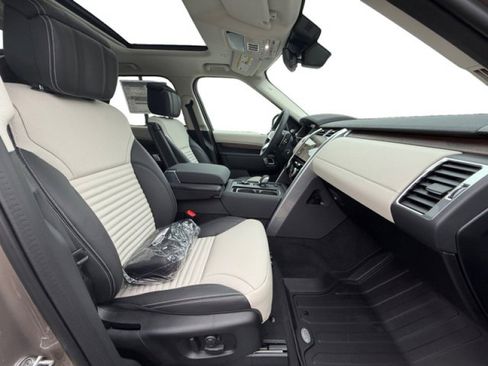 New 2026 Land Rover Discovery Dynamic SE image 20