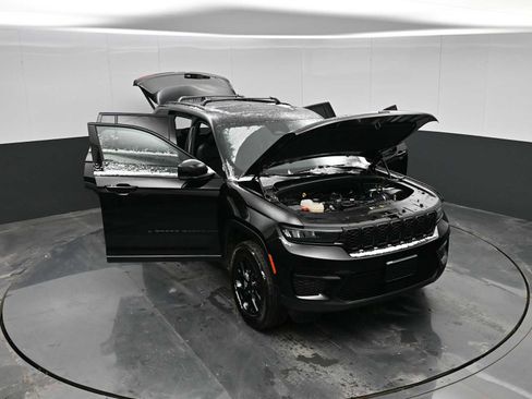 Used 2024 Jeep Grand Cherokee Altitude image 37