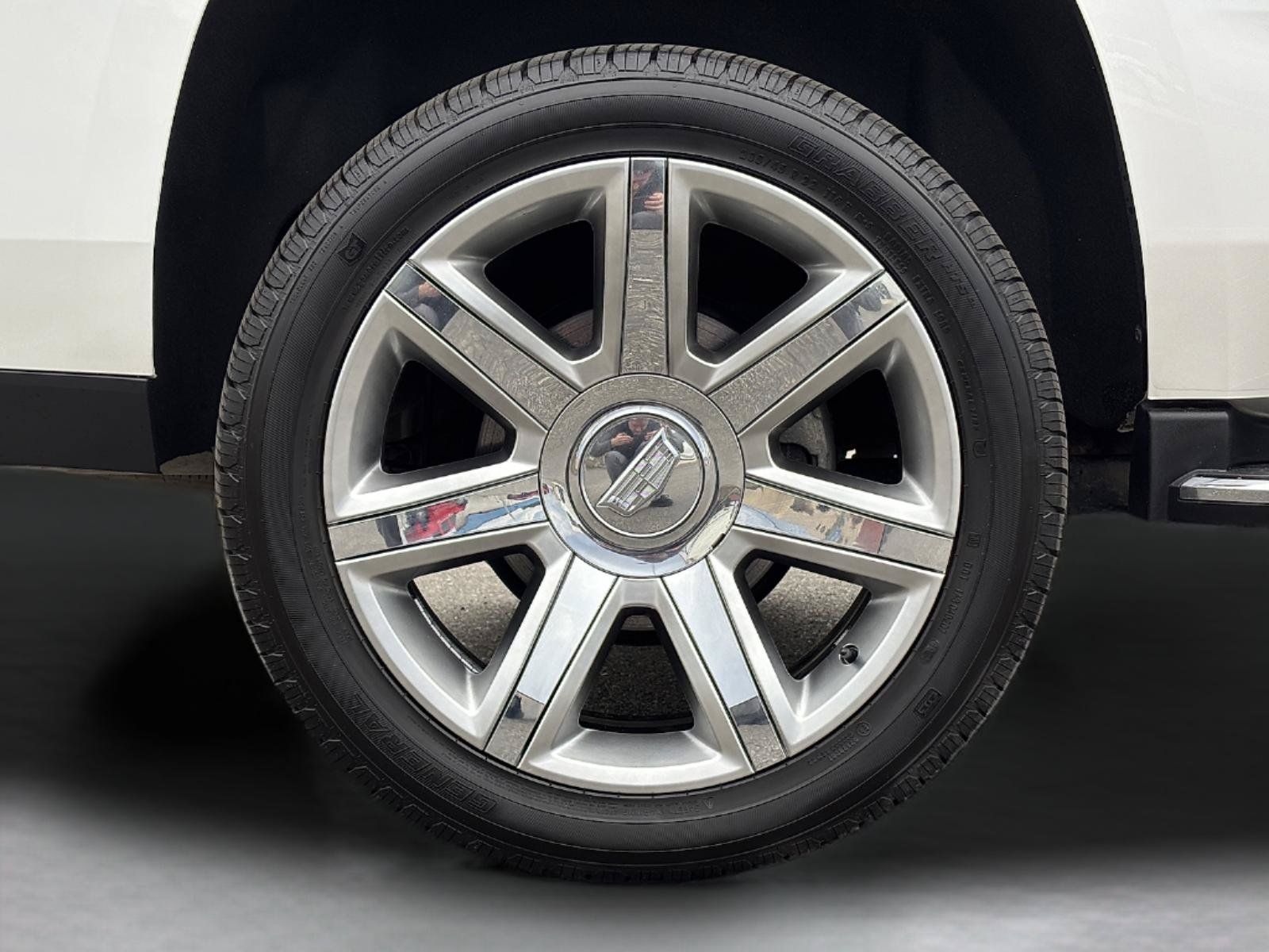 Used 2020 Cadillac Escalade Luxury AWD/4WD image 11