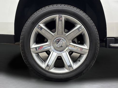 Used 2020 Cadillac Escalade Luxury AWD/4WD image 11