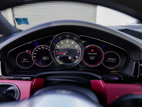 Certified 2023 Porsche Cayenne Platinum Edition image 15