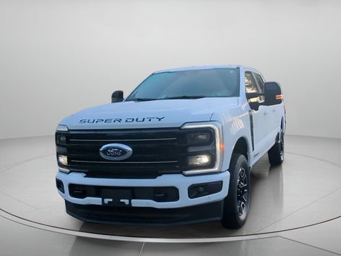 Certified 2025 Ford F250 Platinum w/ FX4 Off-Road Package AWD/4WD image 7