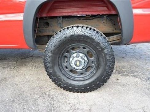 Used 2004 Chevrolet Silverado 2500 LS w/ Skid Plate Package AWD/4WD image 9