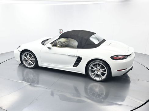 Certified 2017 Porsche 718 Boxster RWD image 32