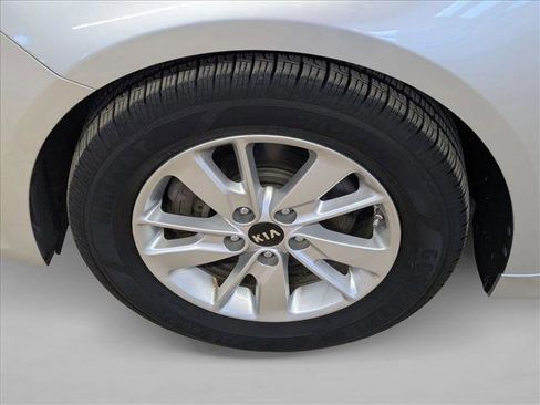 Used 2018 Kia Optima LX image 25
