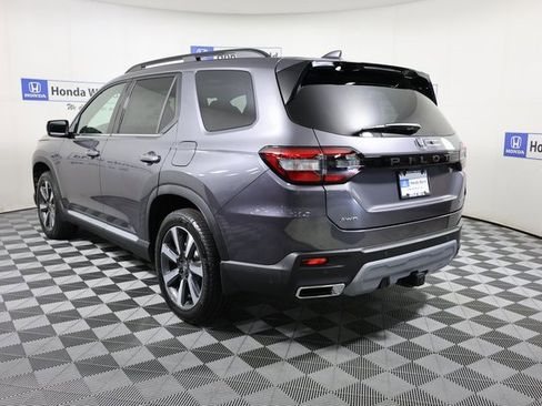 New 2025 Honda Pilot Touring image 6