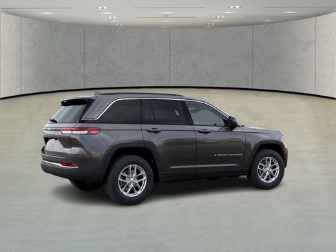 New 2026 Jeep Grand Cherokee Laredo RWD image 4