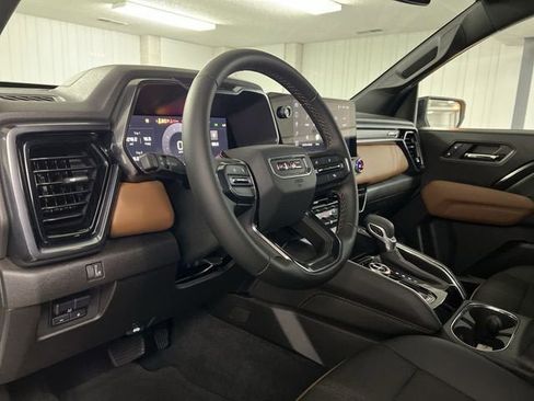 Used 2025 GMC Canyon AT4 image 10