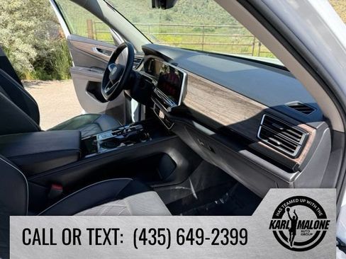 Used 2024 Volkswagen Atlas SEL Premium R-Line AWD/4WD image 38