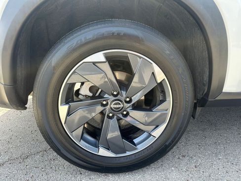 Used 2025 Nissan Rogue SV AWD/4WD image 32