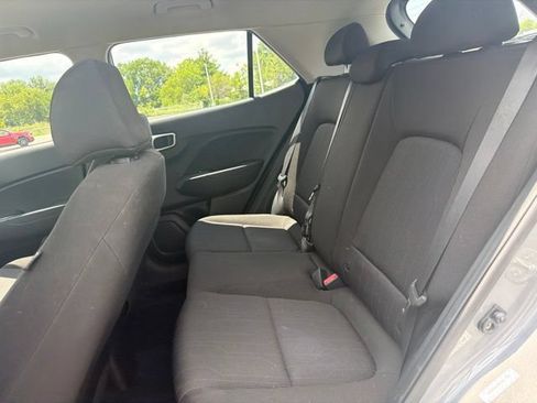 Used 2021 Hyundai Venue SE FWD image 12
