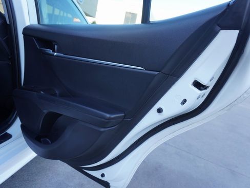 Used 2024 Toyota Camry SE image 22