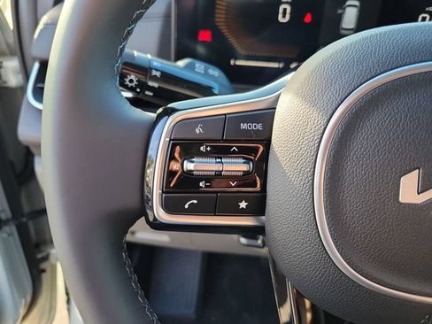 New 2026 Kia Carnival EX FWD image 11