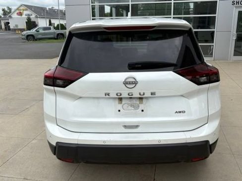 Used 2025 Nissan Rogue SV AWD/4WD image 6