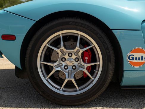 Used 2006 Ford GT RWD image 20
