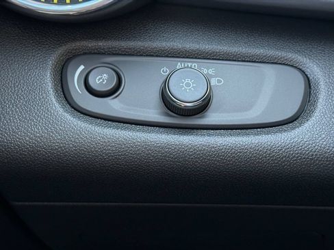 New 2026 Chevrolet Trax LT w/ Sunroof Package FWD image 22