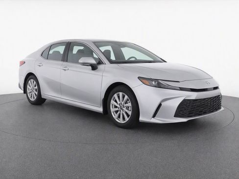 Used 2025 Toyota Camry LE AWD/4WD image 6