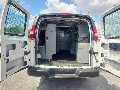 Used 2015 Chevrolet Express 2500 RWD image 9