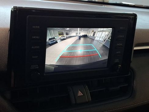 Used 2019 Toyota RAV4 LE w/ Carpet Mat Package AWD/4WD image 18