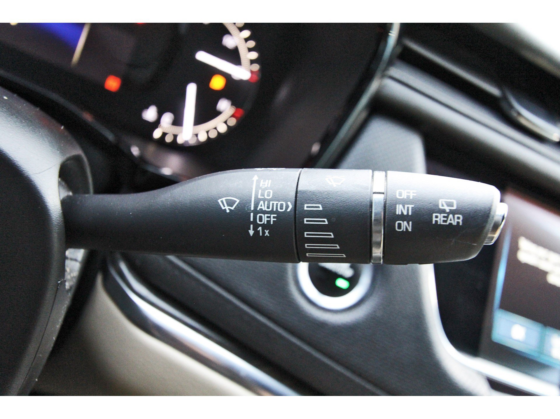 Used 2018 Cadillac XT5 FWD image 19