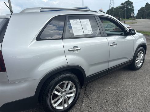 Used 2015 Kia Sorento LX AWD/4WD image 11