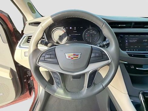 Used 2022 Cadillac XT5 Premium Luxury w/ Technology Package AWD/4WD image 40