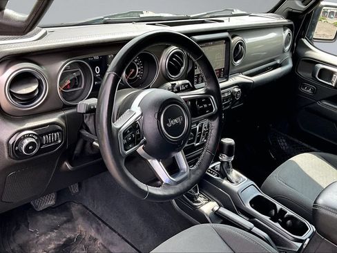 Used 2018 Jeep Wrangler Unlimited Sahara AWD/4WD image 11