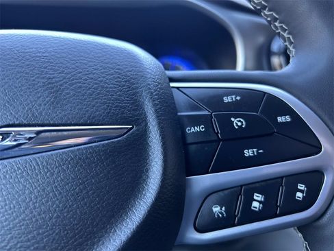 Used 2024 Chrysler Pacifica Touring-L image 24