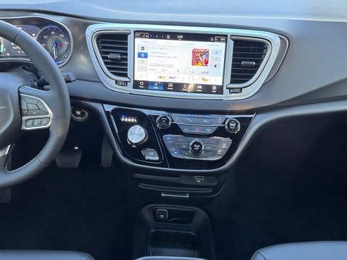 New 2026 Chrysler Voyager LX image 16